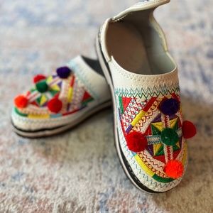 Berber Morocco Slippers, Embroidered Moroccan Babouche pom pom, unisex slippers,